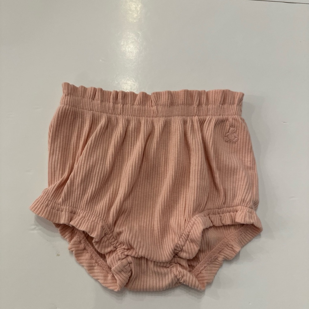 6/20$ GAP ruffle ribbed baby shorts diaper cover size 12-18 months